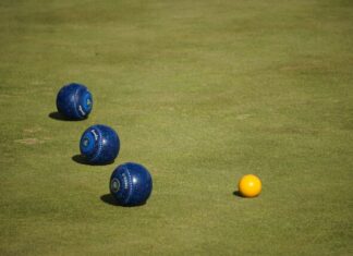 Close bowls played in stormy weather