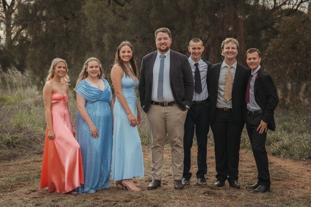 WudY12Grad_519404_01